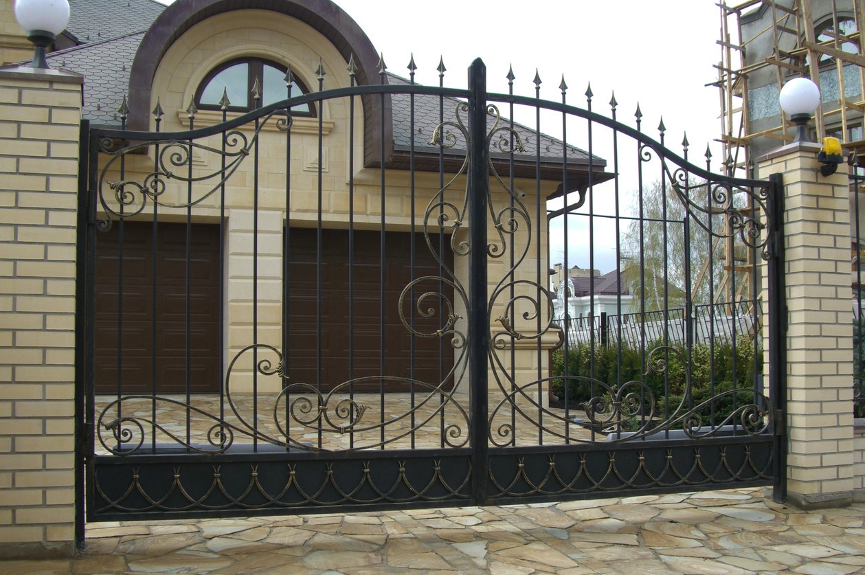 Ворота для частного дома кованые фото очень красивые