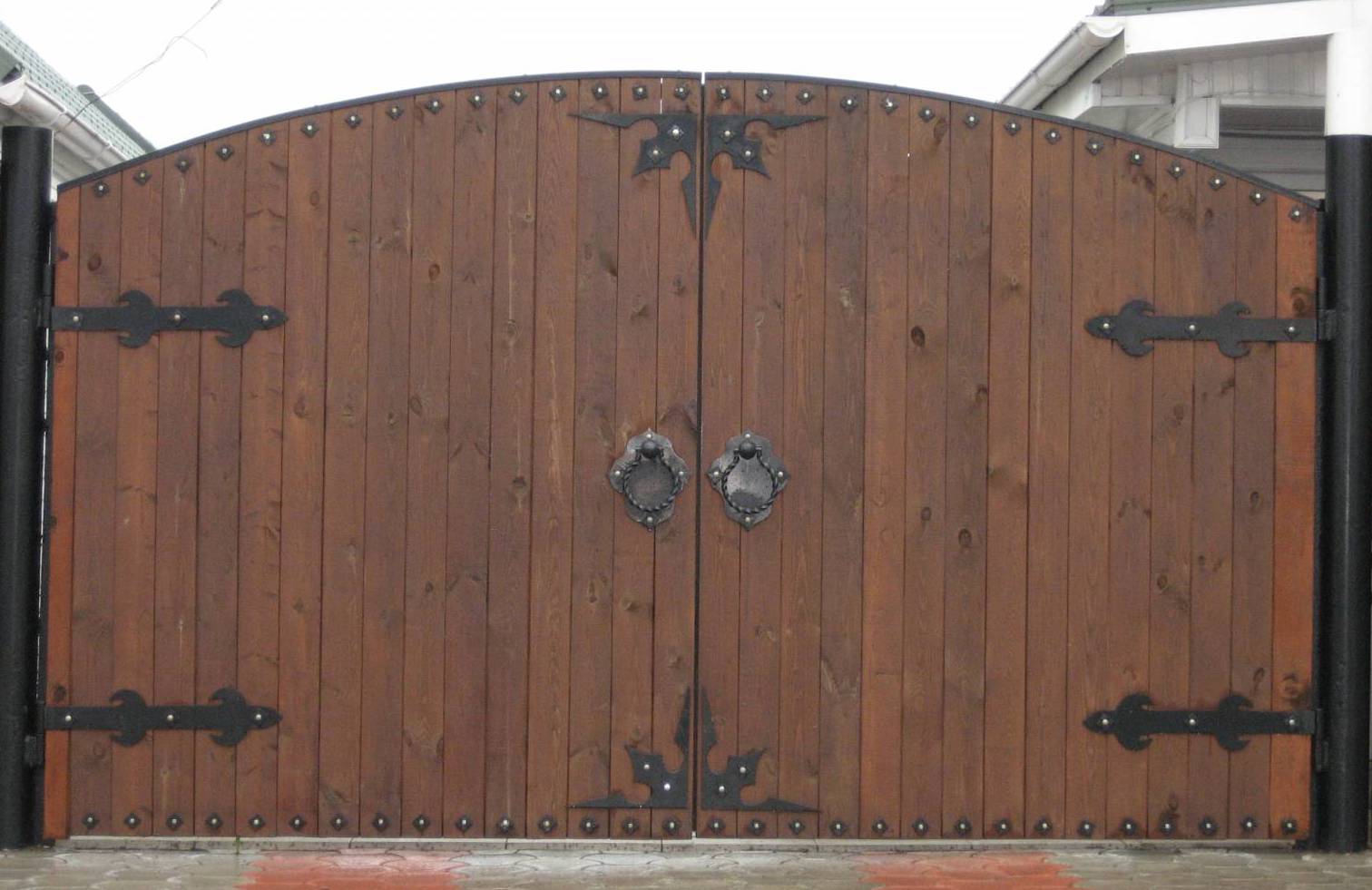 Деревянные ворота с калиткой для частного дома фото
